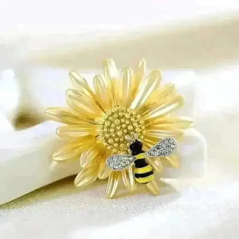 🌼 Chic Sweet Daisy Little Bee Brooch - Embrace Natural Elegance 🌼