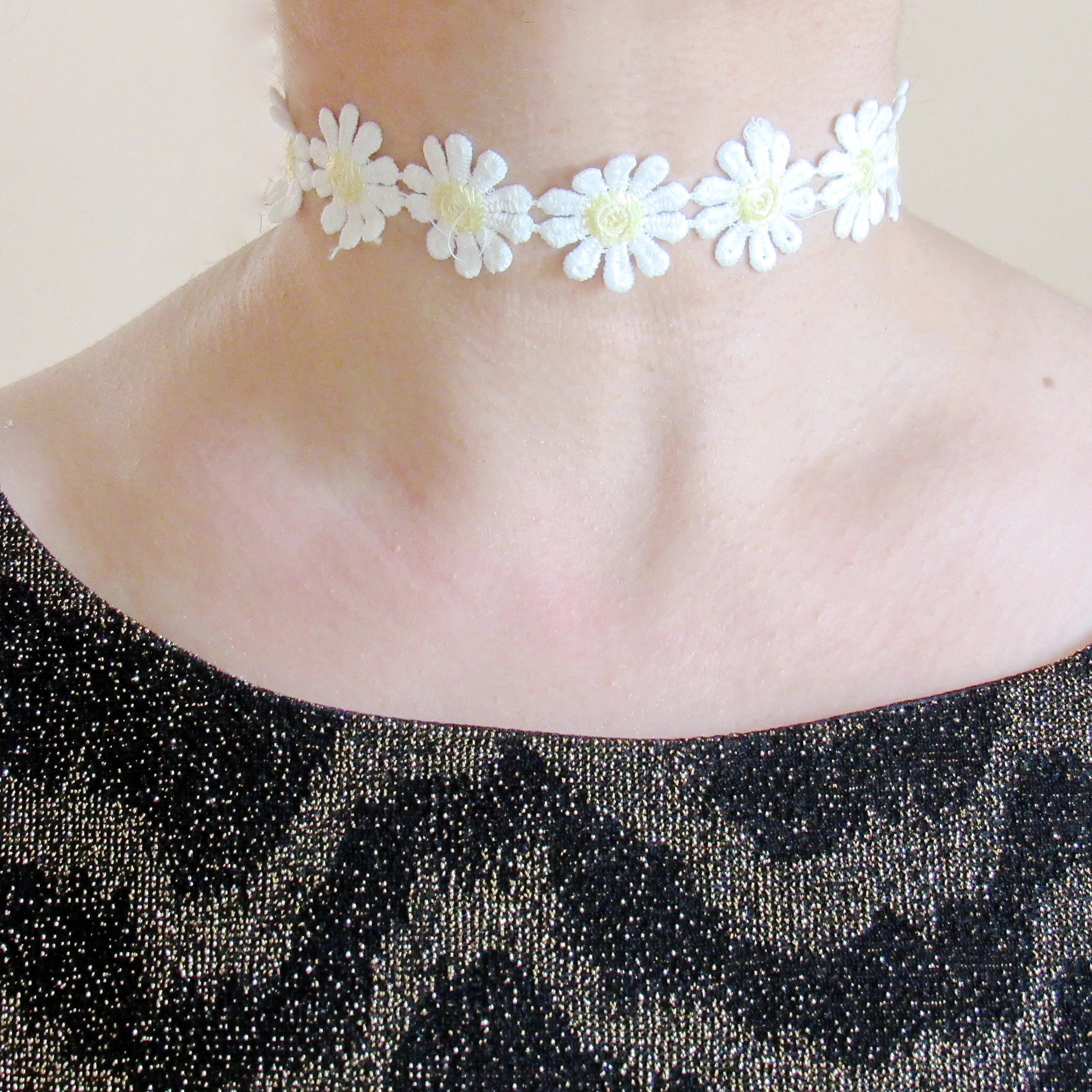 Daisy Choker